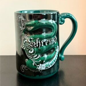 Wizarding World of Harry Potter Slytherin Attribute “Shrewd” 3D Crest 16oz Mug